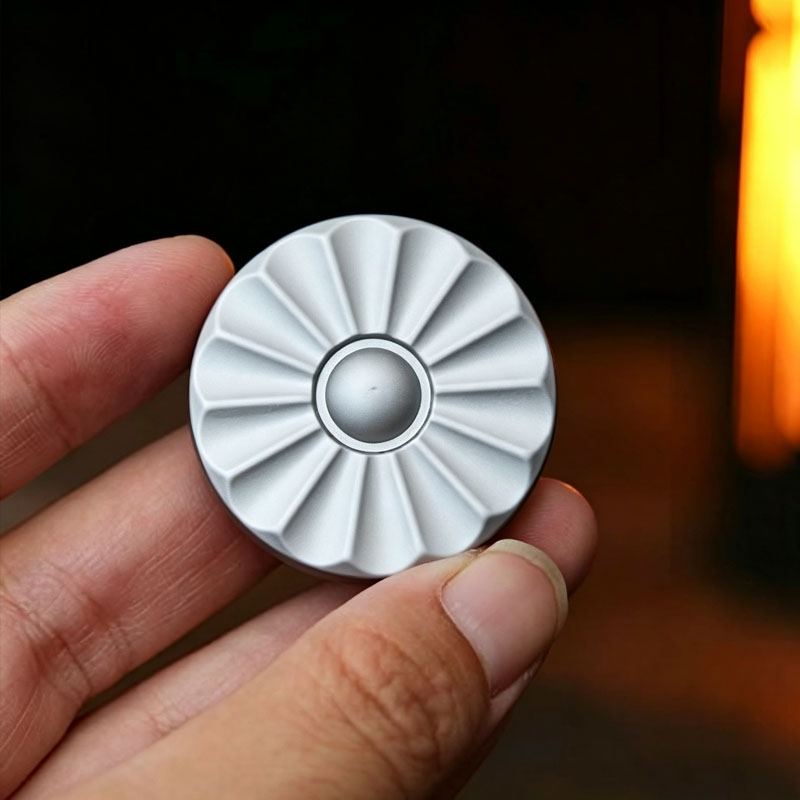 Petal Magnetic Haptic Coin Fid - огляд і ціна Cool Office Tech Gadgets